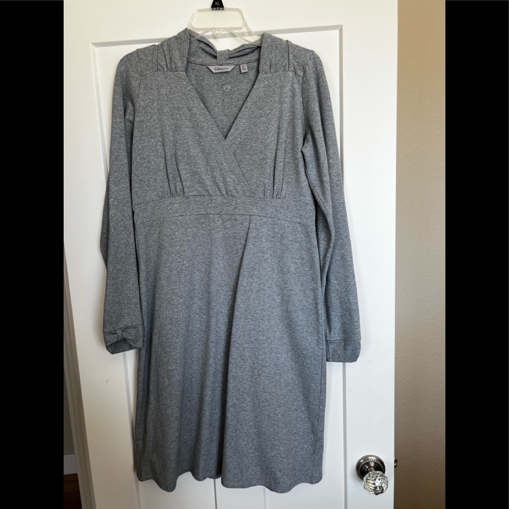 Long sleeve detail only worn once  very soft fabric